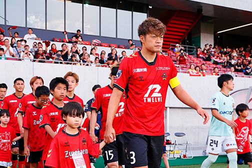 14:00 選手入場・キックオフ