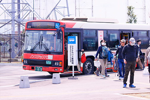 11:00 無料シャトルバス運行開始