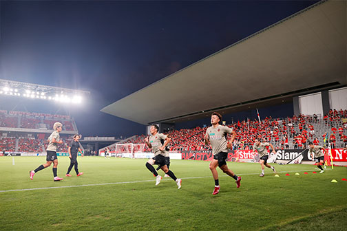 13:15 ピッチ内ウォーミングアップ