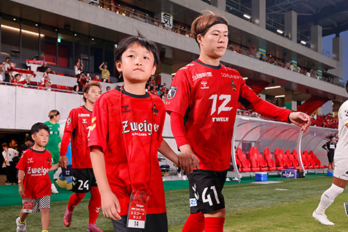 13:50 選手入場・キックオフ