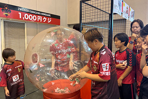 14:30 グッズ・グルメエリアOPEN