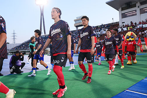 18:00 選手入場・キックオフ